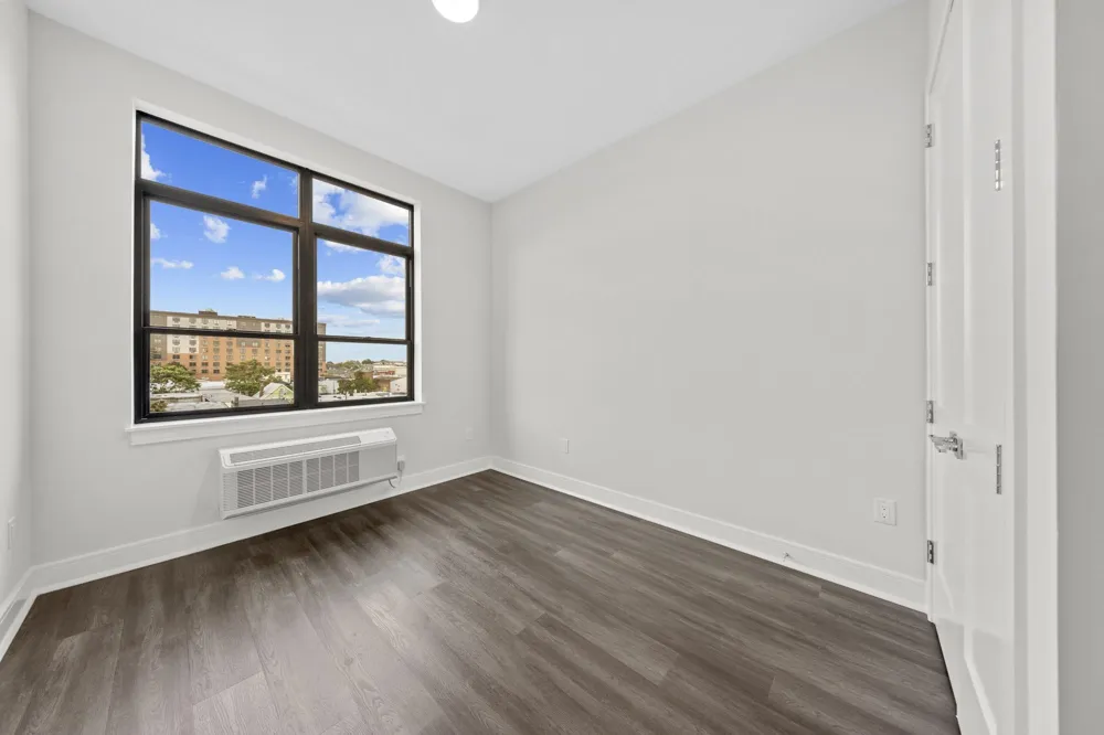121 34TH ST Union City, NJ 07087
