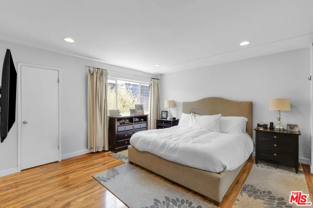18550 Hatteras Street Tarzana, CA 91356