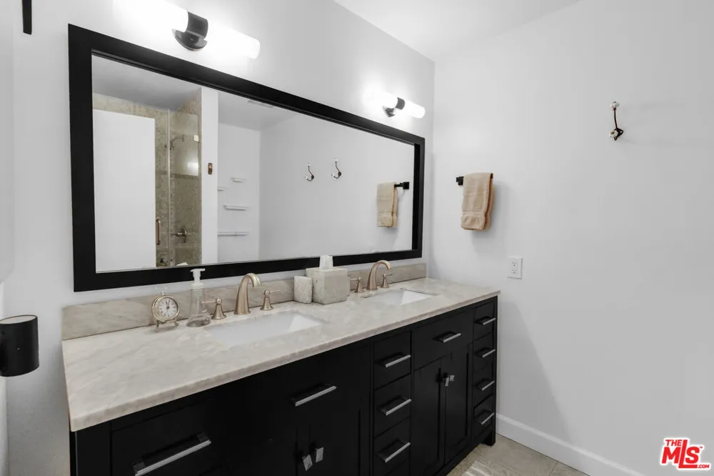 18550 Hatteras Street Tarzana, CA 91356