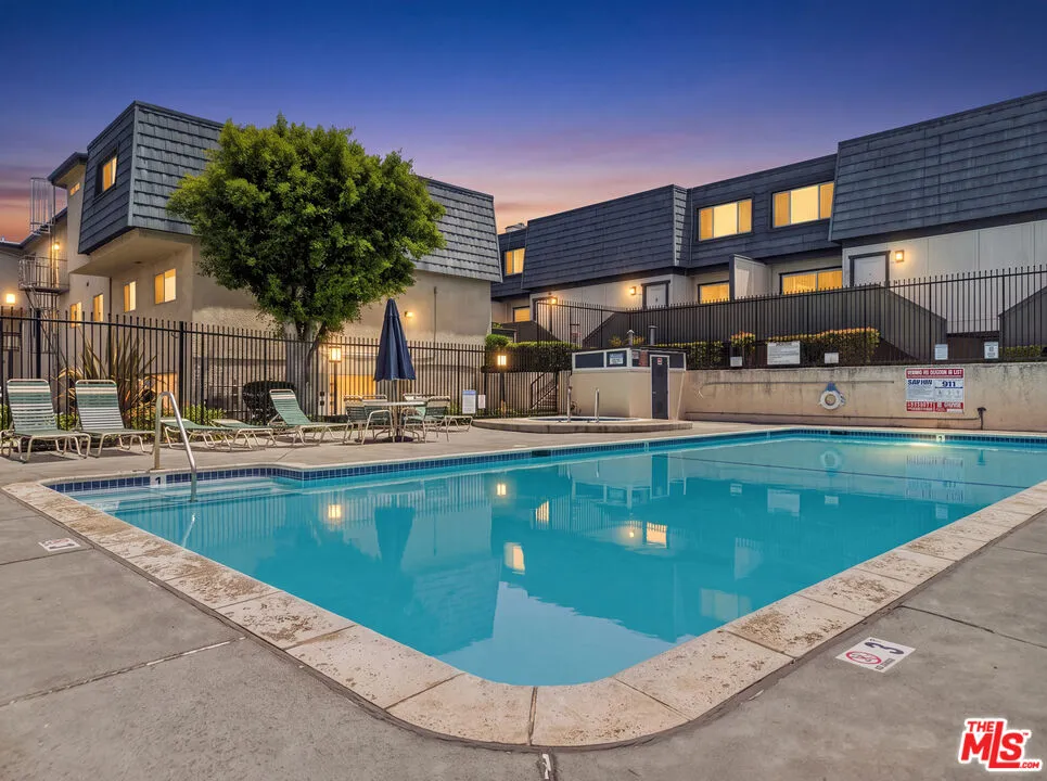 18550 Hatteras Street Tarzana, CA 91356