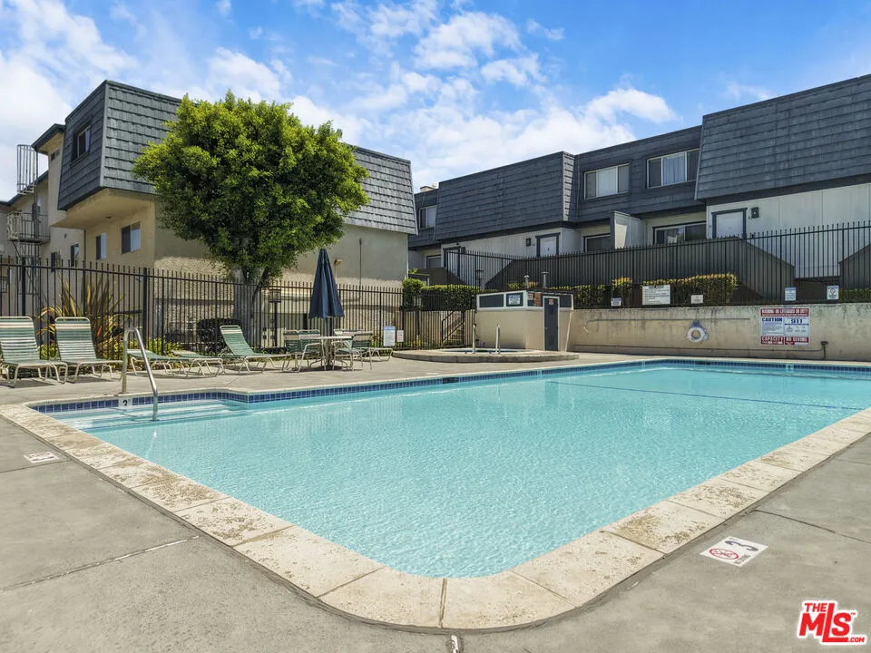 18550 Hatteras Street Tarzana, CA 91356