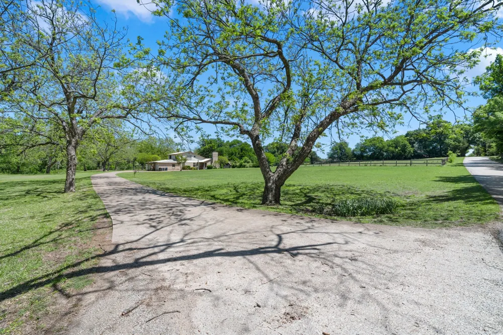 3231 Plainview Road Midlothian, TX 76065