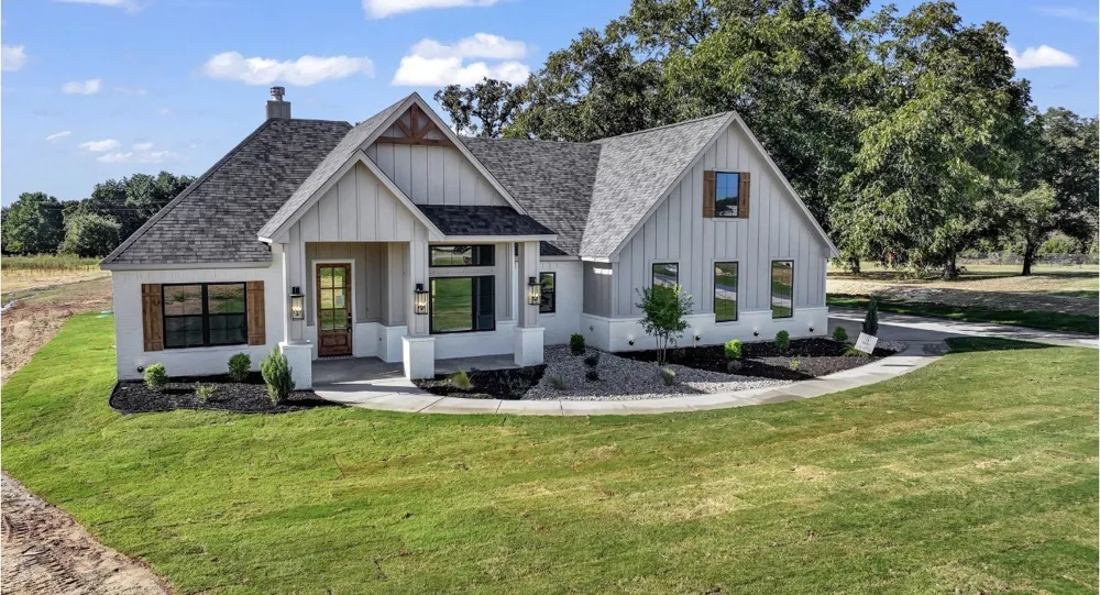 1016 Arbor Vista Drive Azle, TX 76020