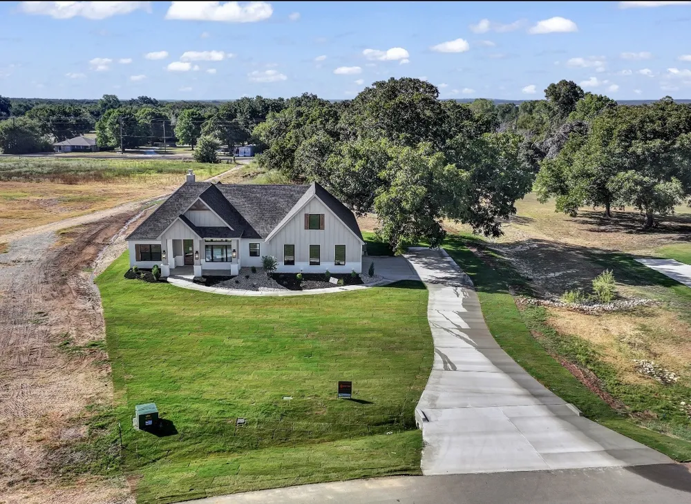 1016 Arbor Vista Drive Azle, TX 76020