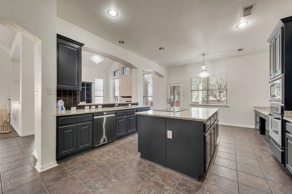 515 Suffolk Drive Grand Prairie, TX 75052