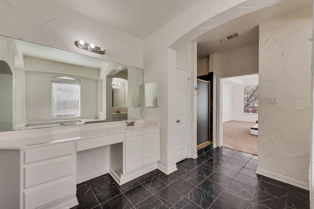 515 Suffolk Drive Grand Prairie, TX 75052