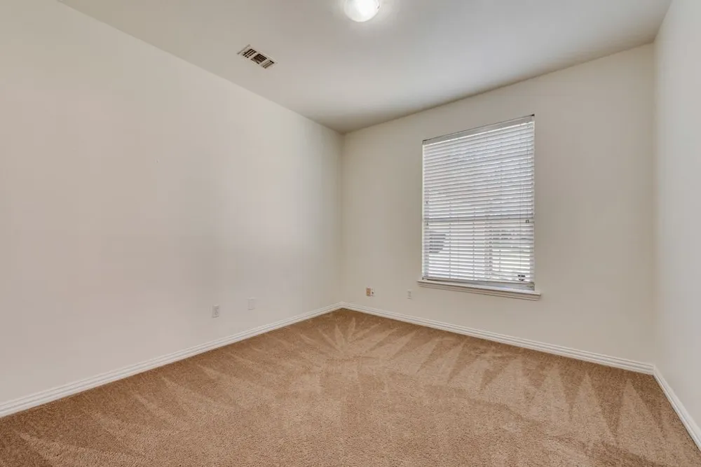 515 Suffolk Drive Grand Prairie, TX 75052