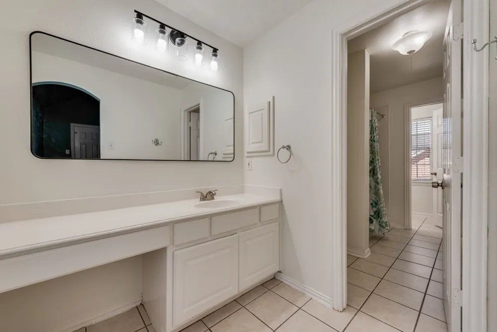 515 Suffolk Drive Grand Prairie, TX 75052
