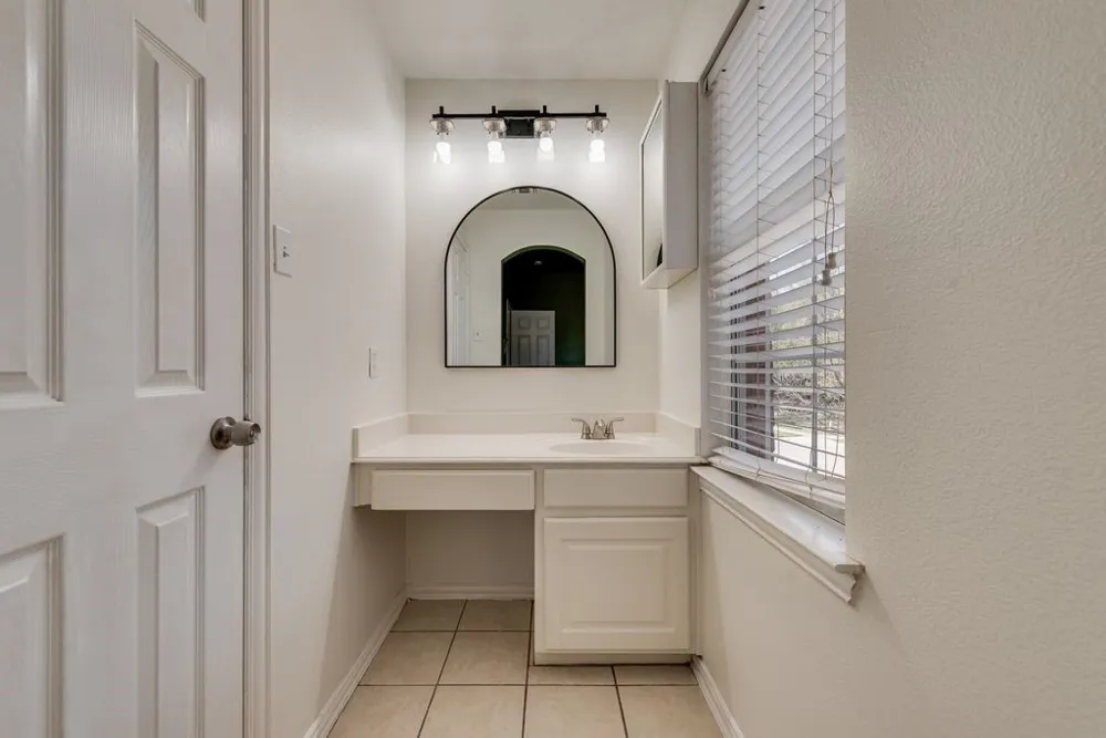 515 Suffolk Drive Grand Prairie, TX 75052