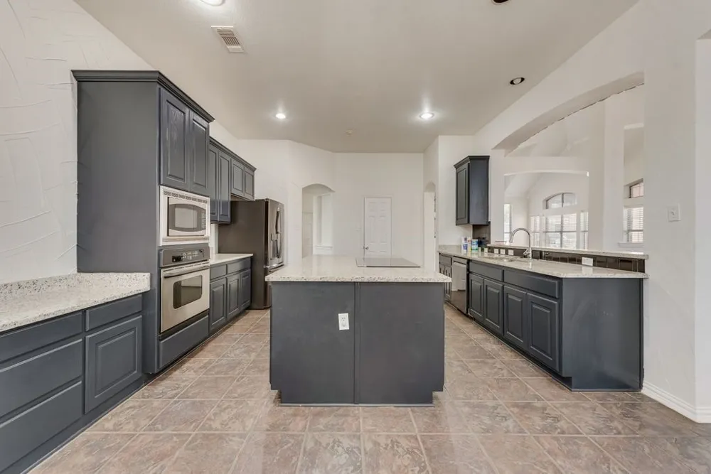 515 Suffolk Drive Grand Prairie, TX 75052