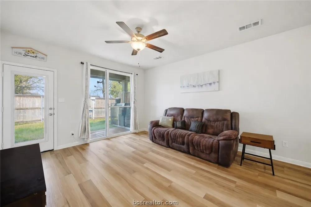 3011 Stevens Drive Bryan, TX 77803