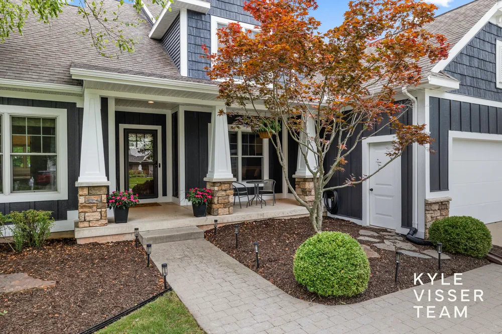 1622 Amberley Court SE East Grand Rapids, MI 49506