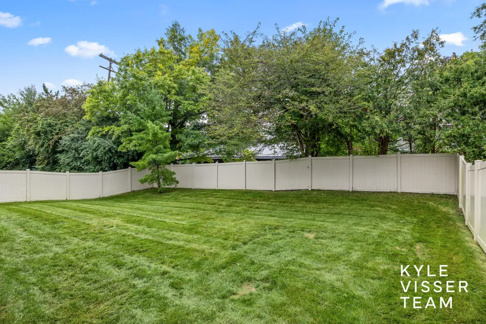 1622 Amberley Court SE East Grand Rapids, MI 49506