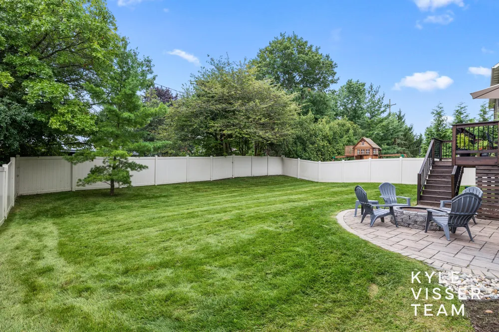 1622 Amberley Court SE East Grand Rapids, MI 49506