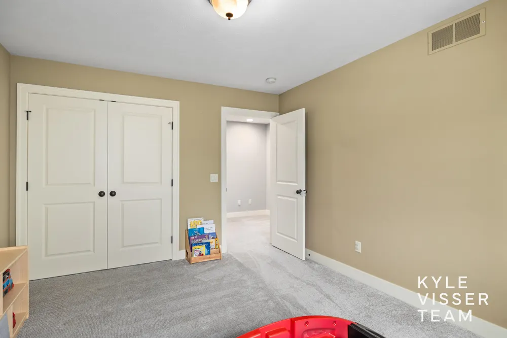 1622 Amberley Court SE East Grand Rapids, MI 49506