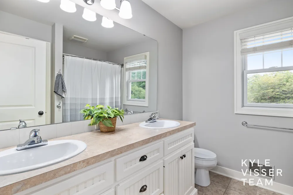 1622 Amberley Court SE East Grand Rapids, MI 49506