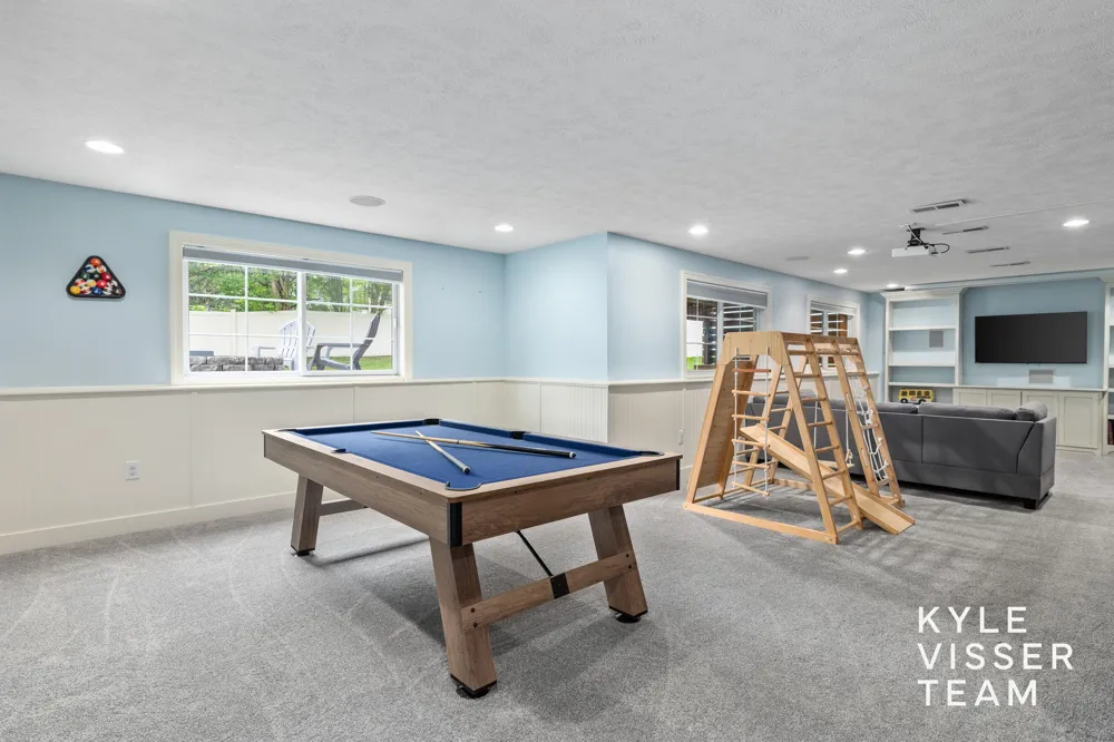 1622 Amberley Court SE East Grand Rapids, MI 49506