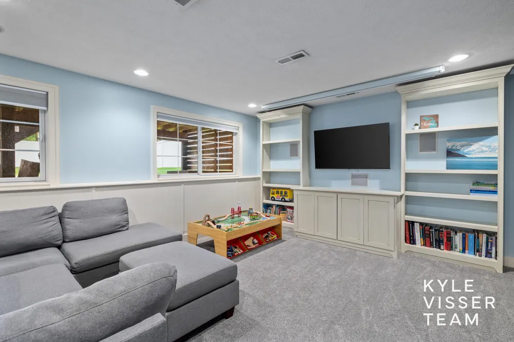 1622 Amberley Court SE East Grand Rapids, MI 49506