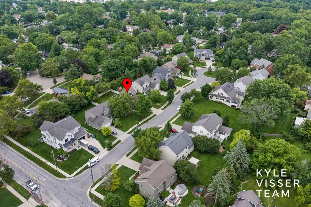 1622 Amberley Court SE East Grand Rapids, MI 49506
