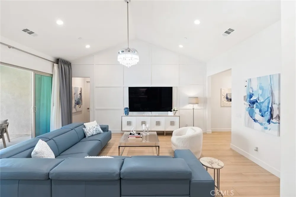 17833 Cirrus Drive Canyon Country, CA 91350