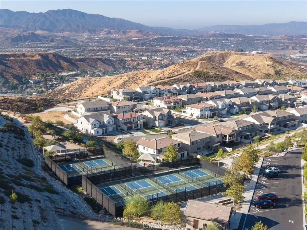 17833 Cirrus Drive Canyon Country, CA 91350