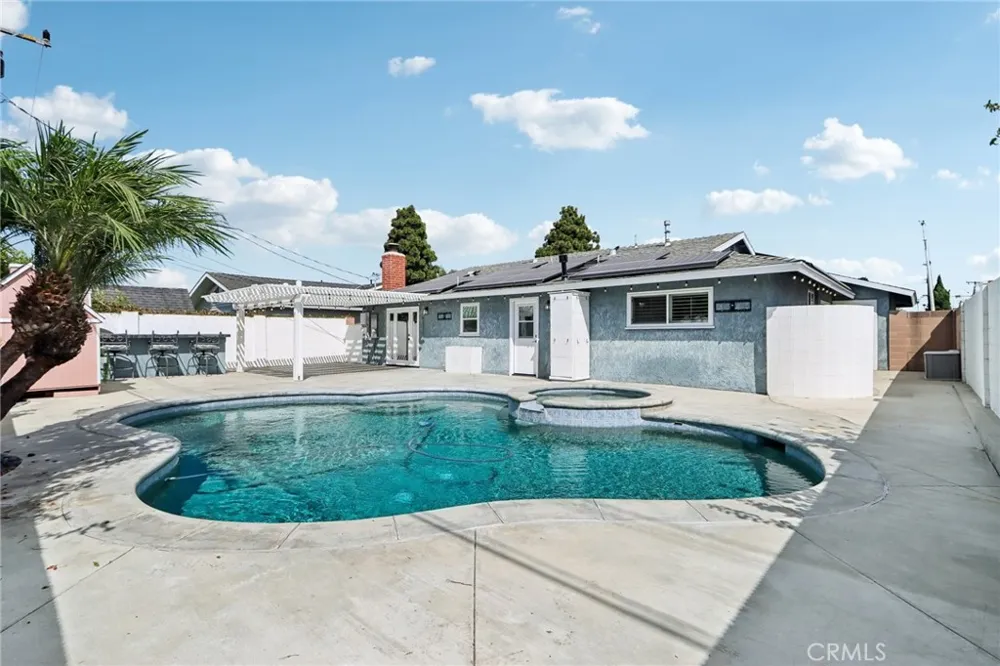 5792 Venturi Drive Huntington Beach, CA 92649
