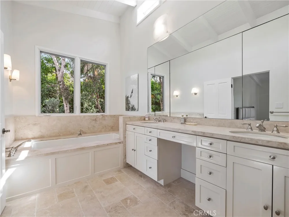 3635 Serra Road Malibu, CA 90265