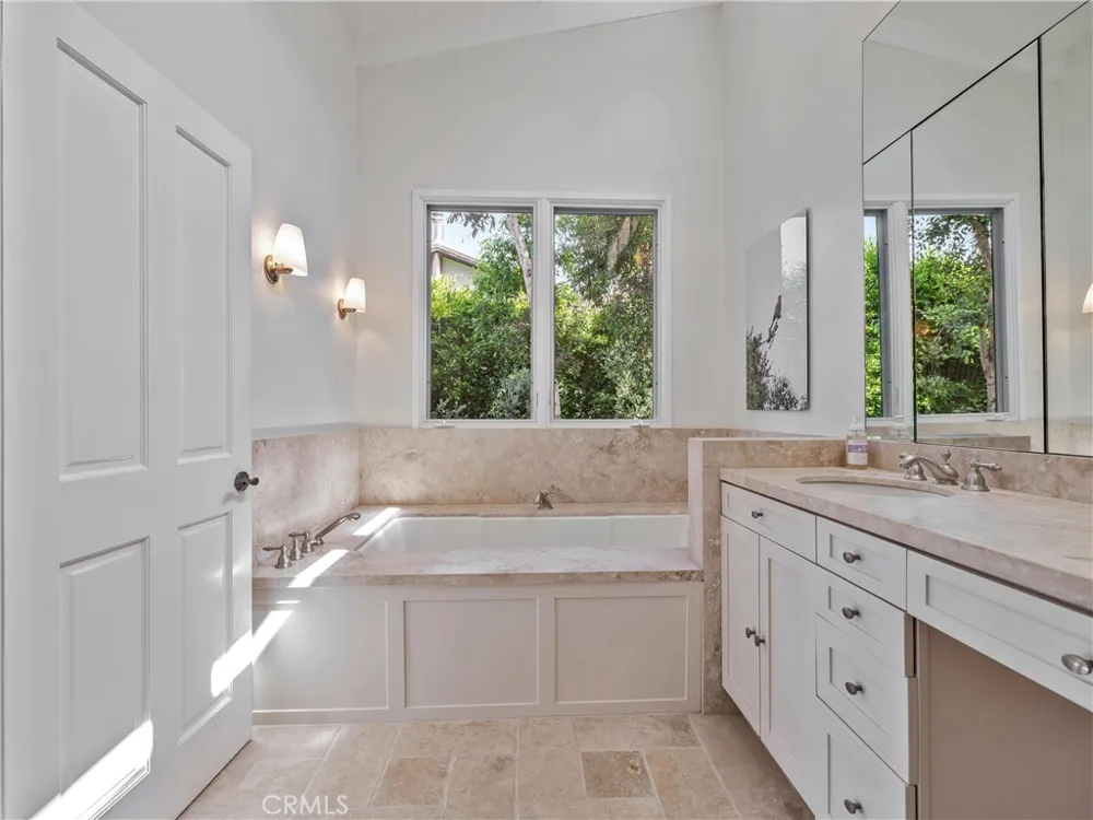 3635 Serra Road Malibu, CA 90265
