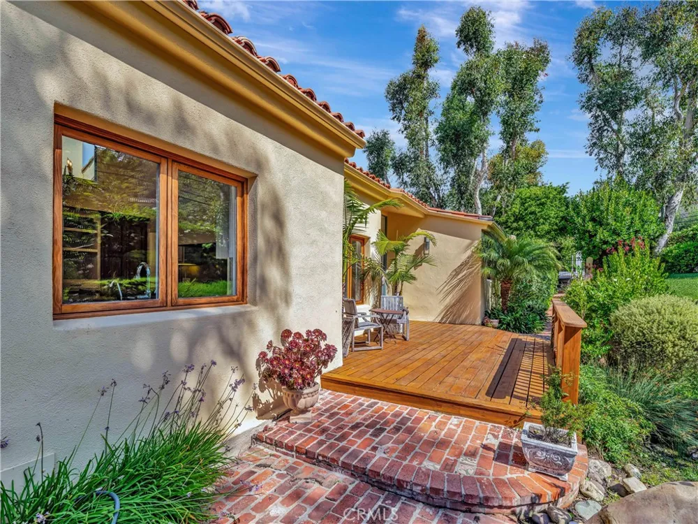 3635 Serra Road Malibu, CA 90265