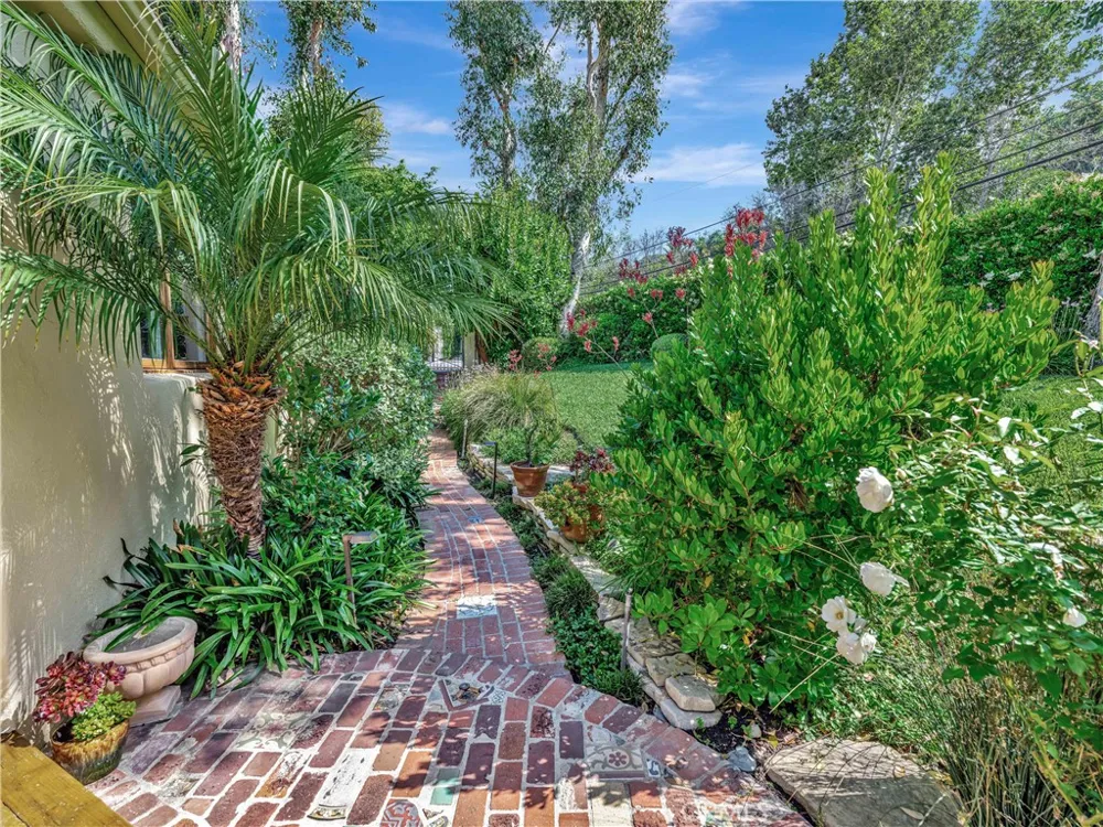 3635 Serra Road Malibu, CA 90265