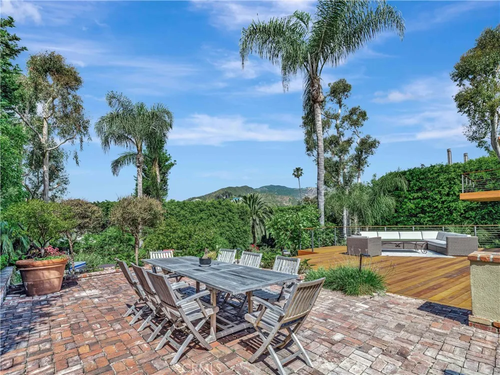 3635 Serra Road Malibu, CA 90265
