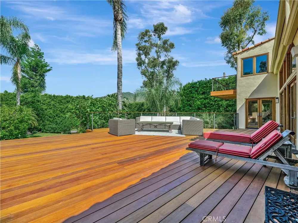 3635 Serra Road Malibu, CA 90265