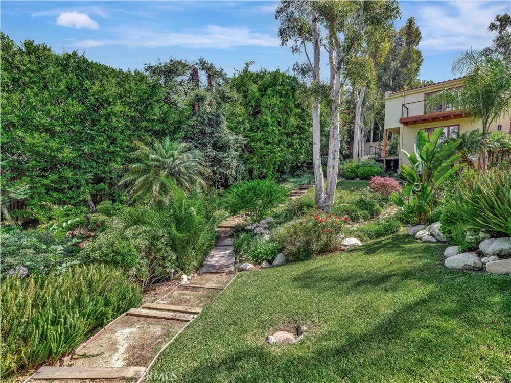 3635 Serra Road Malibu, CA 90265