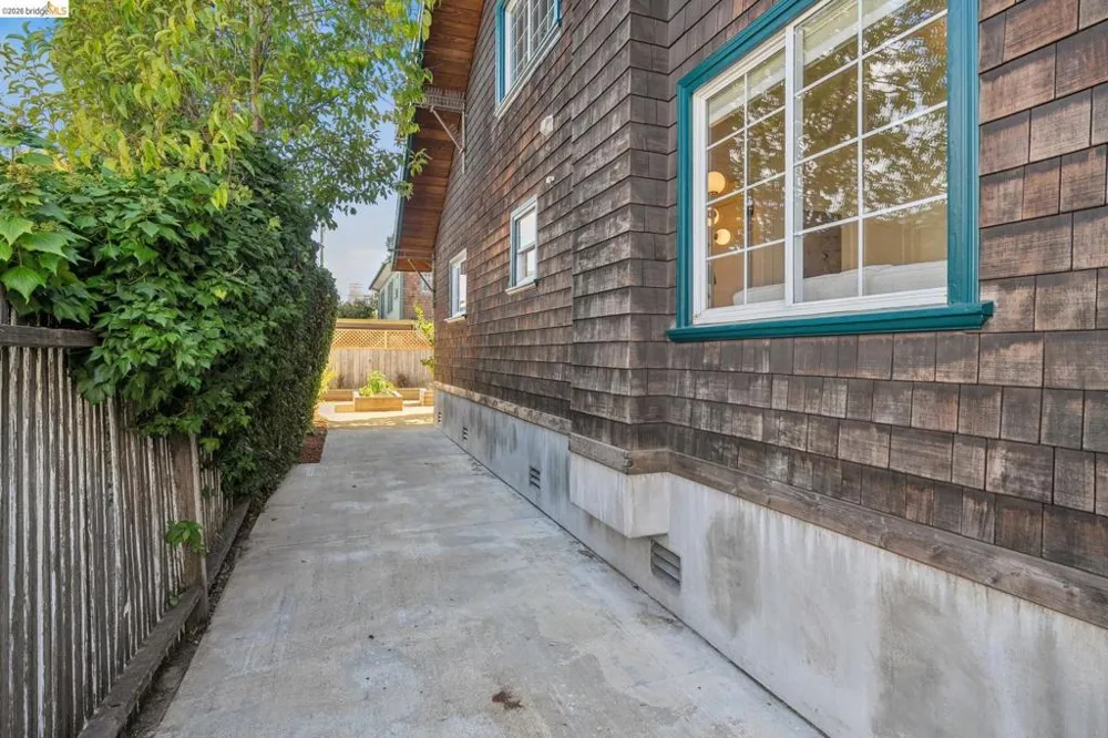 1106 Russell St Berkeley, CA 94702