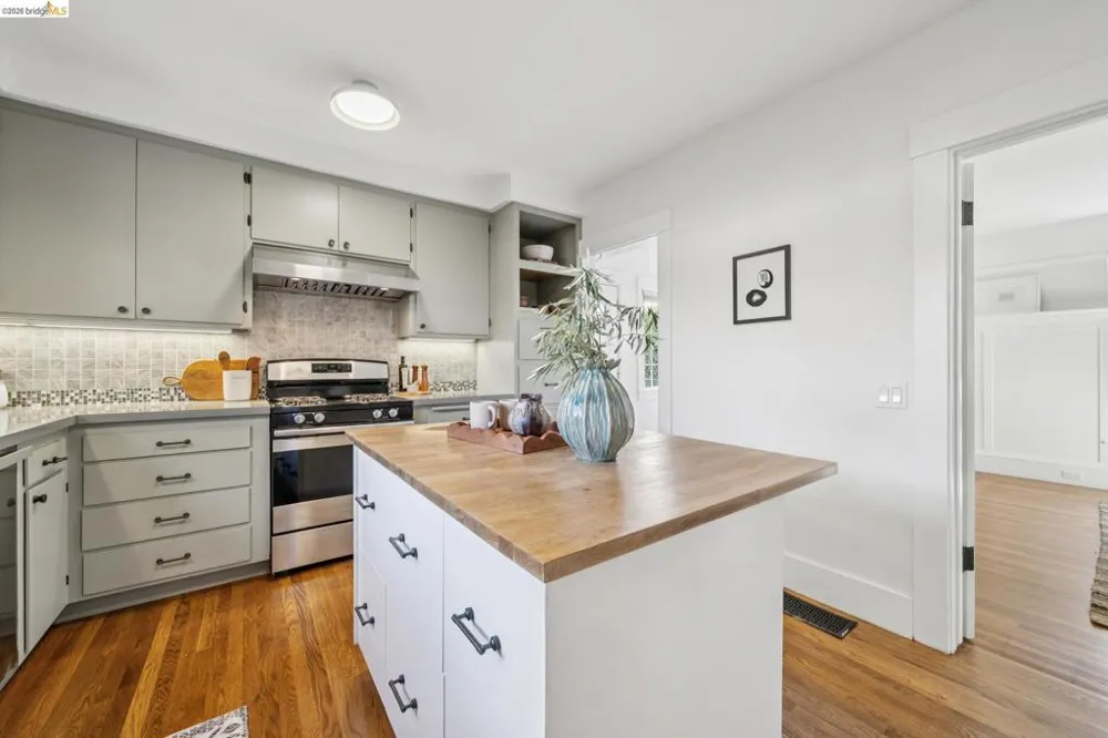 1106 Russell St Berkeley, CA 94702