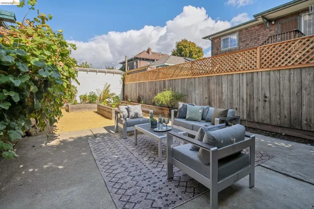 1106 Russell St Berkeley, CA 94702