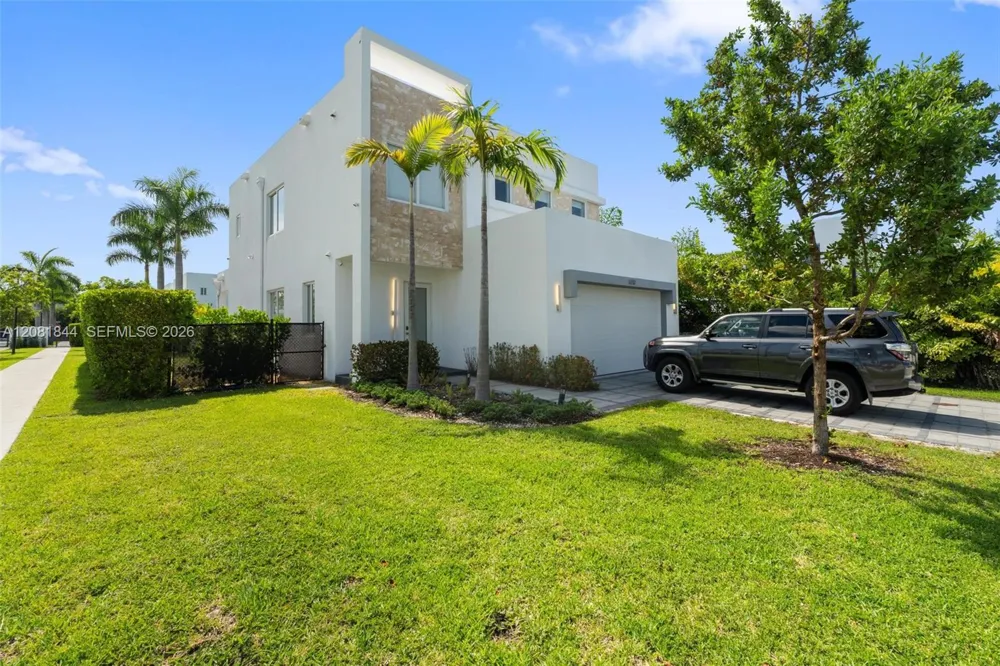 6810 NW 103rd Pl Doral, FL 33178