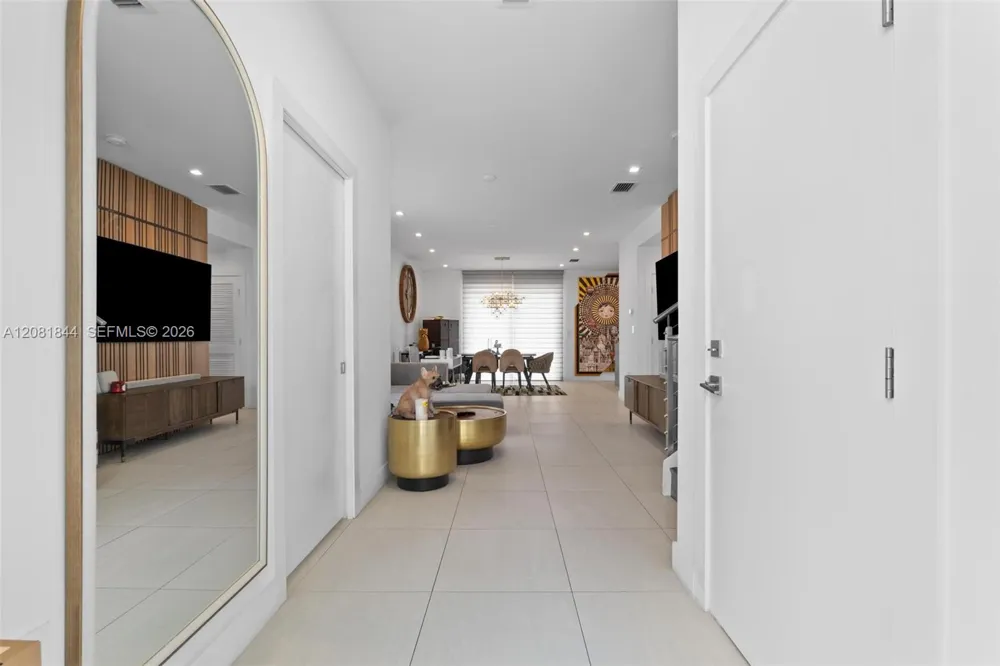 6810 NW 103rd Pl Doral, FL 33178