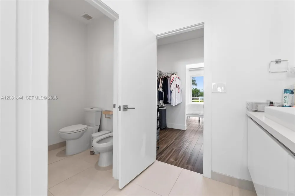 6810 NW 103rd Pl Doral, FL 33178