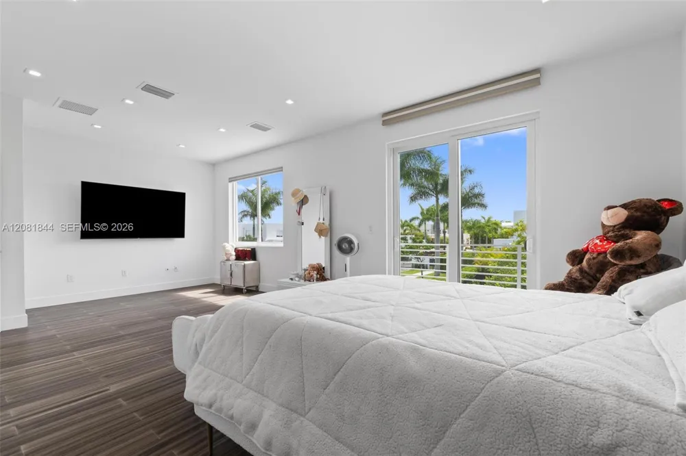 6810 NW 103rd Pl Doral, FL 33178