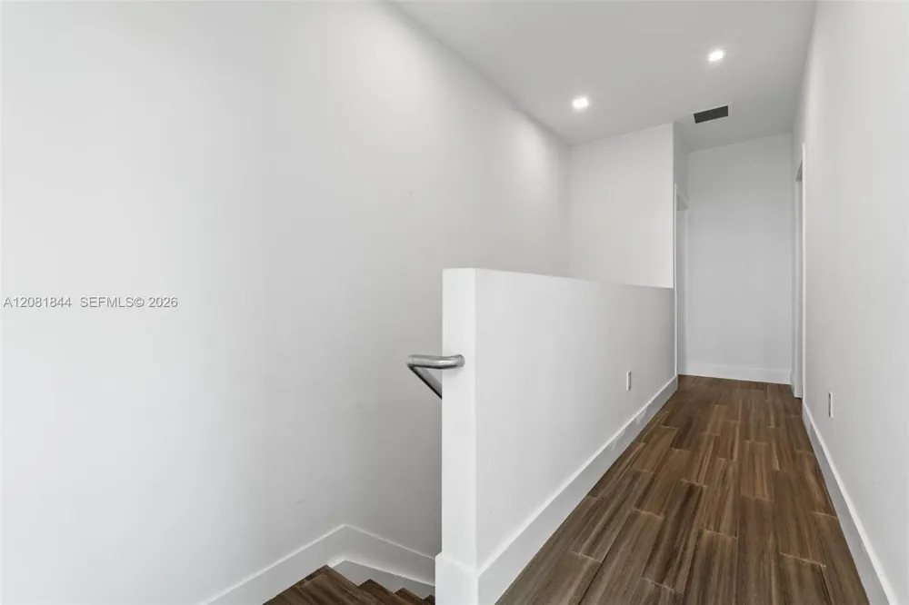 6810 NW 103rd Pl Doral, FL 33178