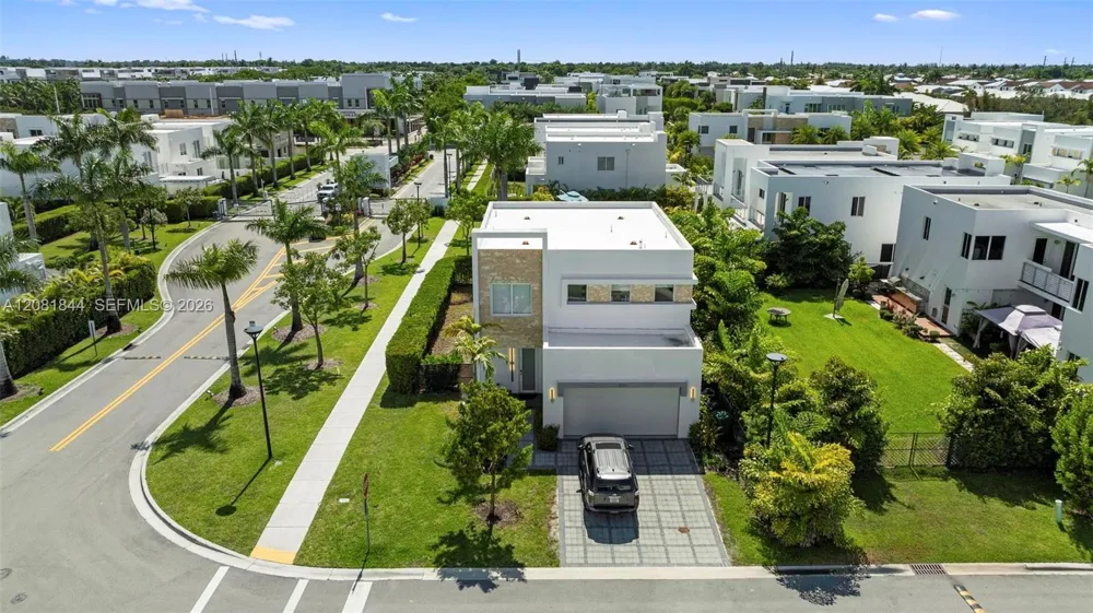 6810 NW 103rd Pl Doral, FL 33178