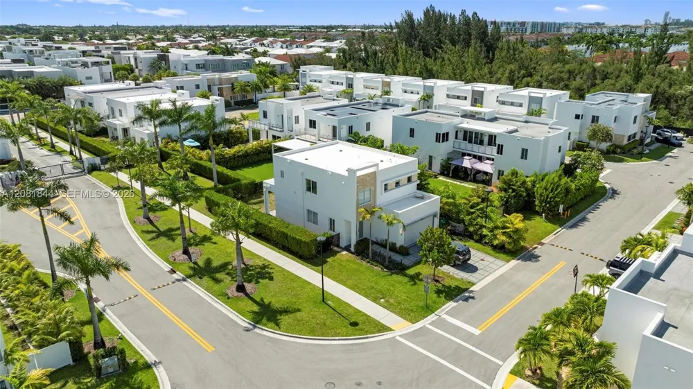 6810 NW 103rd Pl Doral, FL 33178