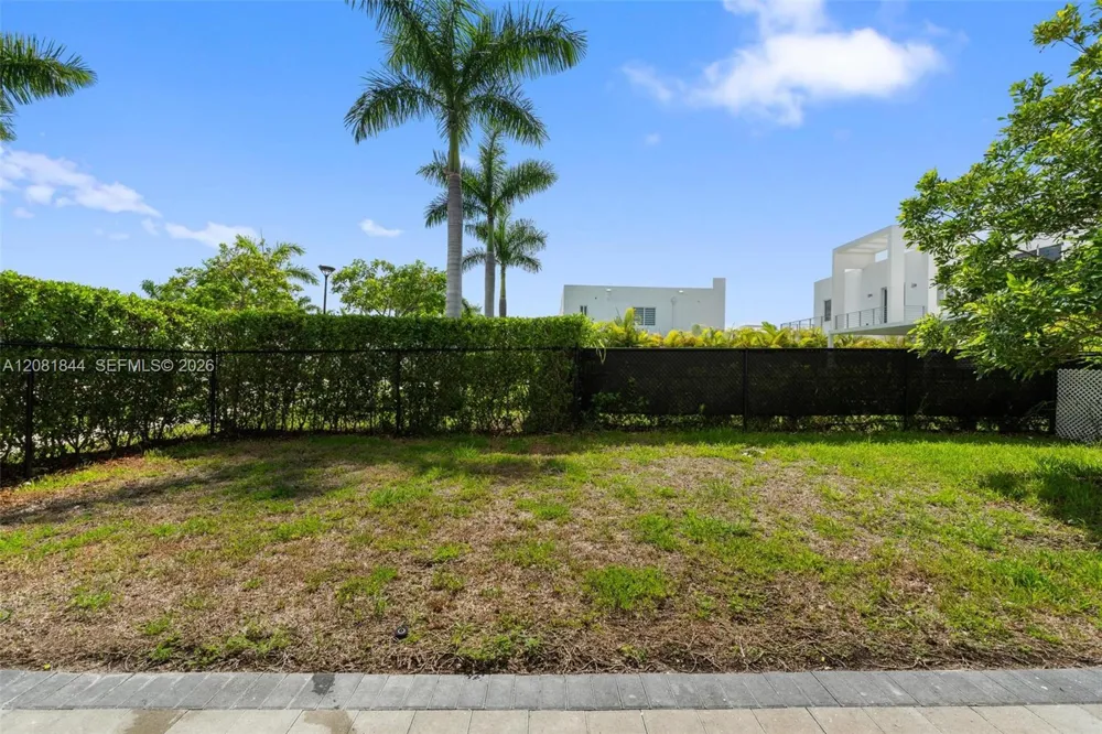 6810 NW 103rd Pl Doral, FL 33178