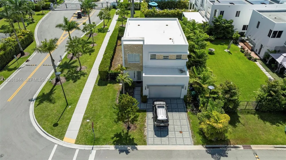6810 NW 103rd Pl Doral, FL 33178