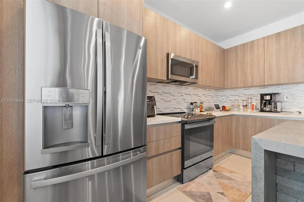 6810 NW 103rd Pl Doral, FL 33178
