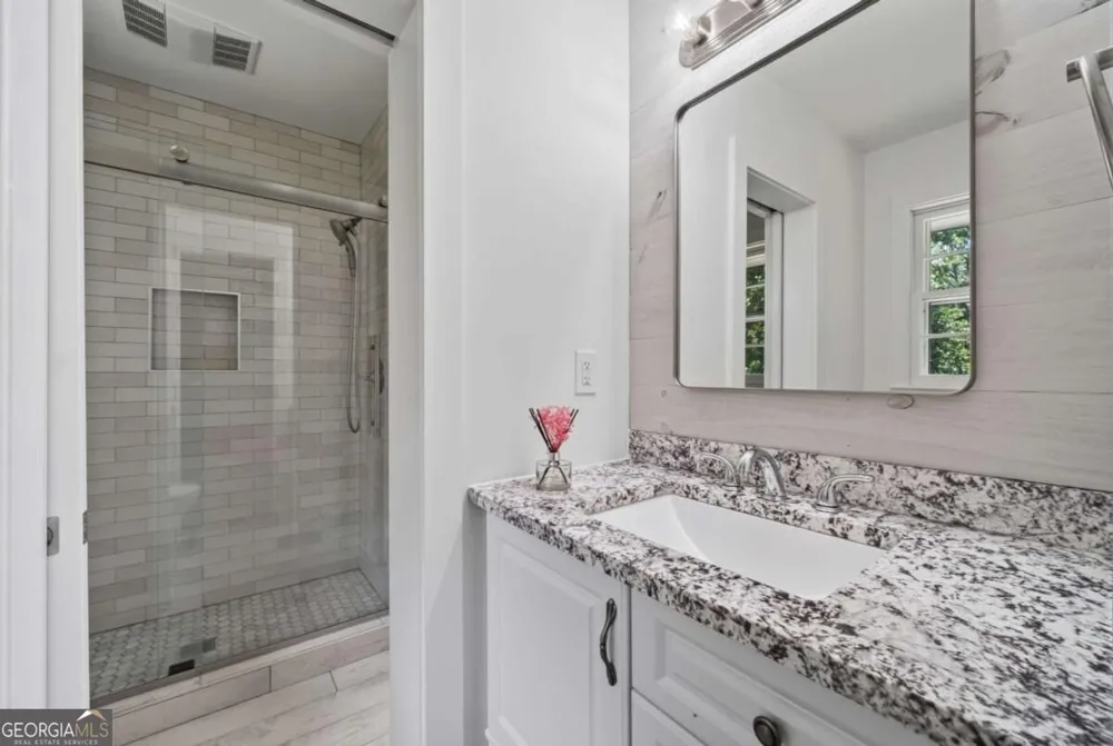 4619 Mountain View RD Oakwood, GA 30566