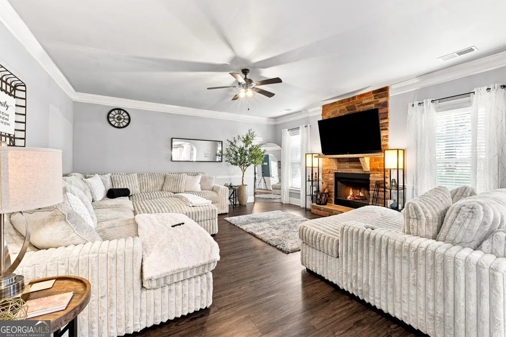 612 Baffling LN Fairburn, GA 30213