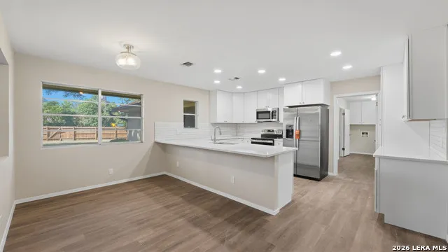 402 TIDECREST DR Windcrest, TX 78239