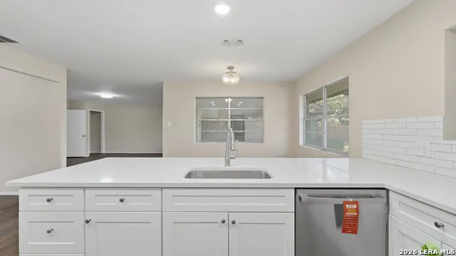 402 TIDECREST DR Windcrest, TX 78239